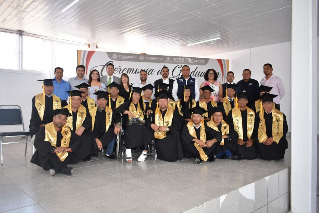 Terminan sus estudios de nivel bachillerato 39 personas privadas de su libertad en el CERESO